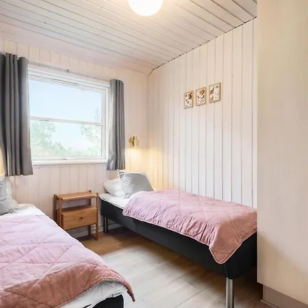 Feriehus In With Kitchen *